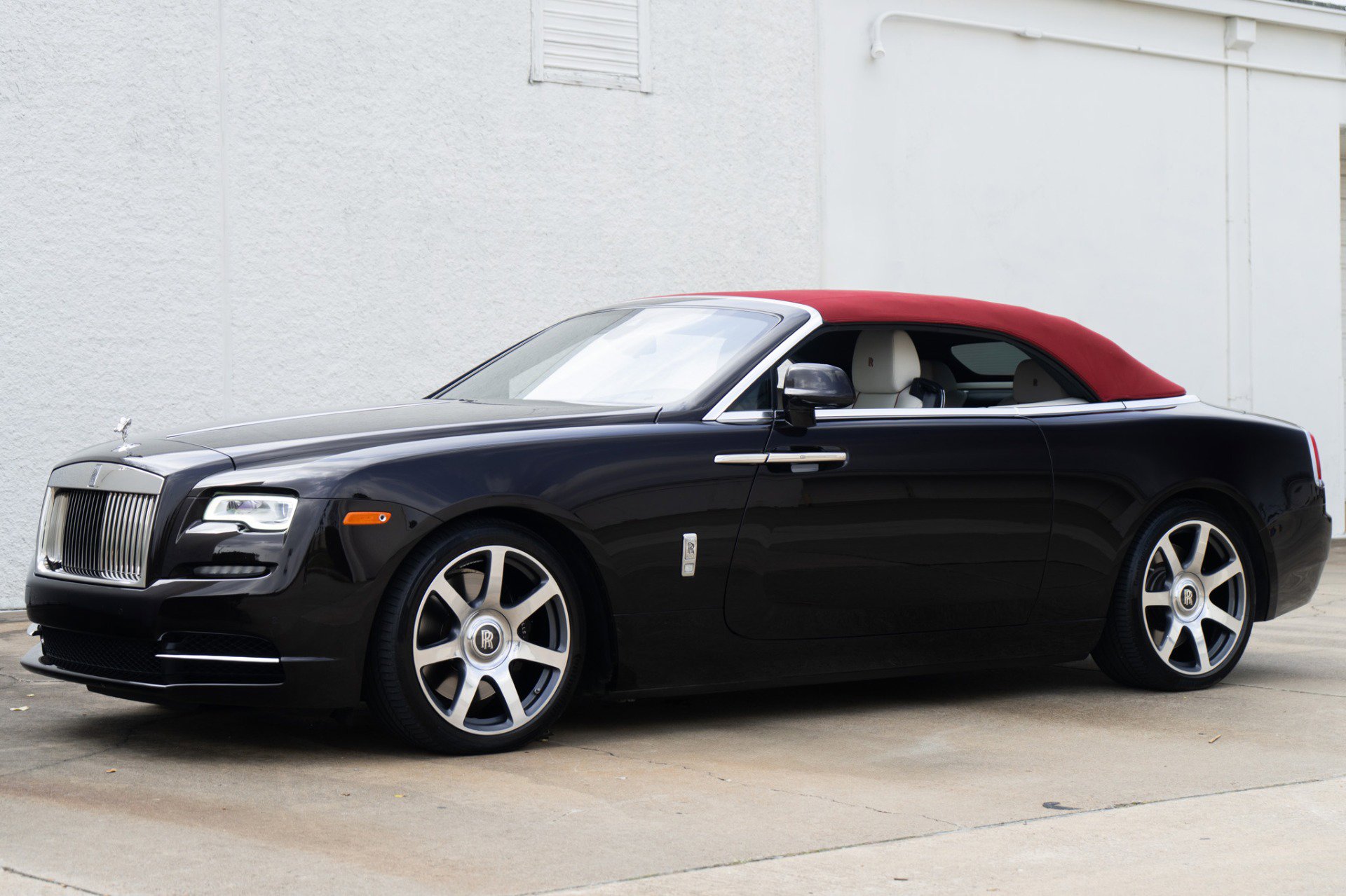 Used 2017 Rolls-Royce Dawn image 13