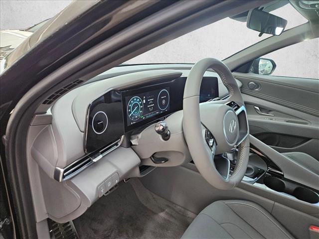 Used 2025 Hyundai Elantra SEL FWD image 3