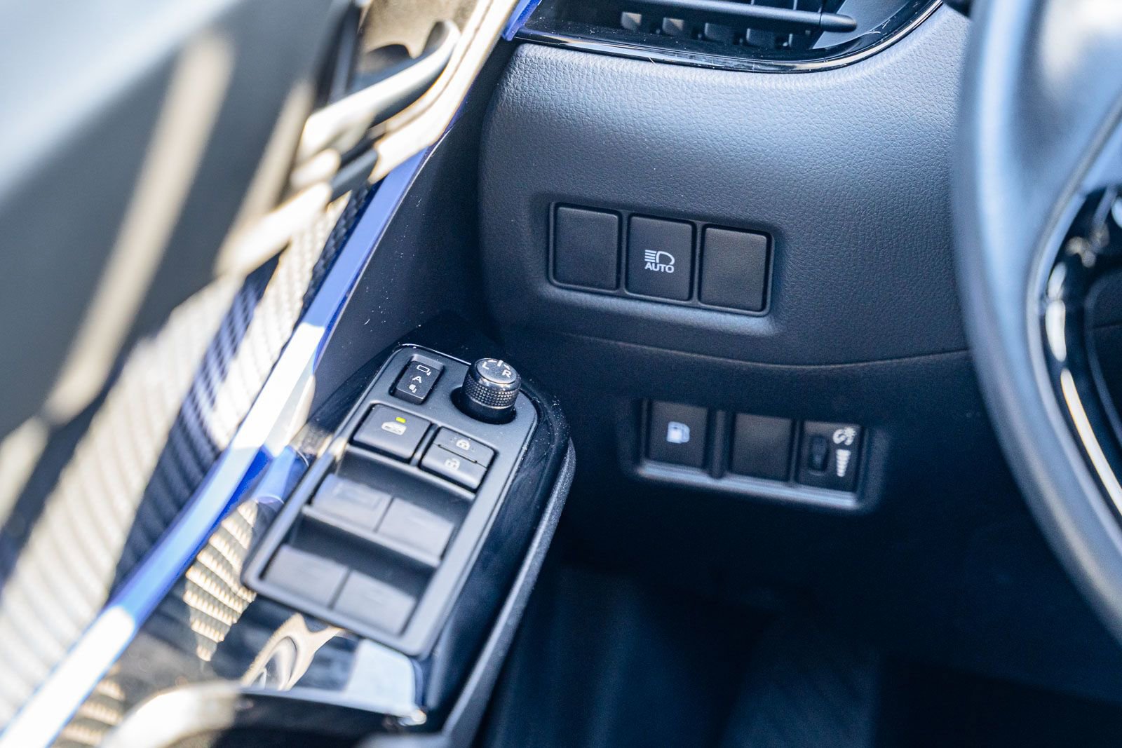 Used 2021 Toyota C-HR XLE image 24