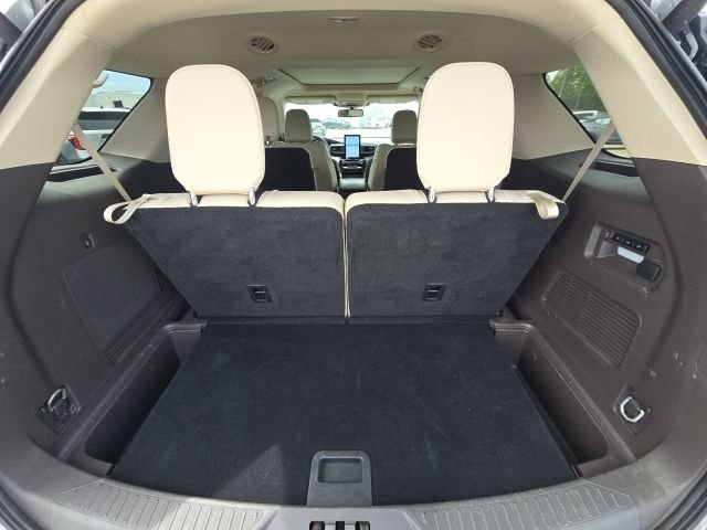 Used 2023 Ford Explorer Platinum w/ Technology Package AWD/4WD image 15
