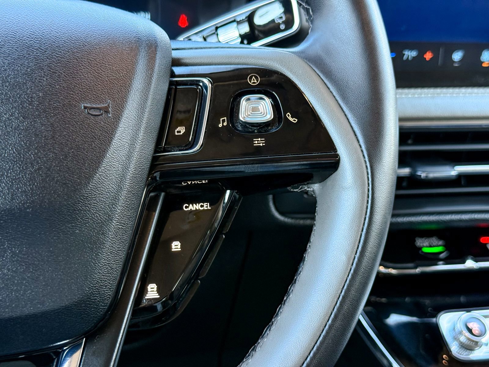 Used 2023 Lincoln Corsair AWD w/ Equipment Group 101A image 38