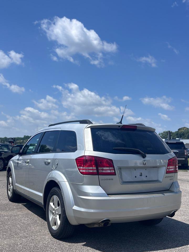 Used 2010 Dodge Journey SXT FWD image 3