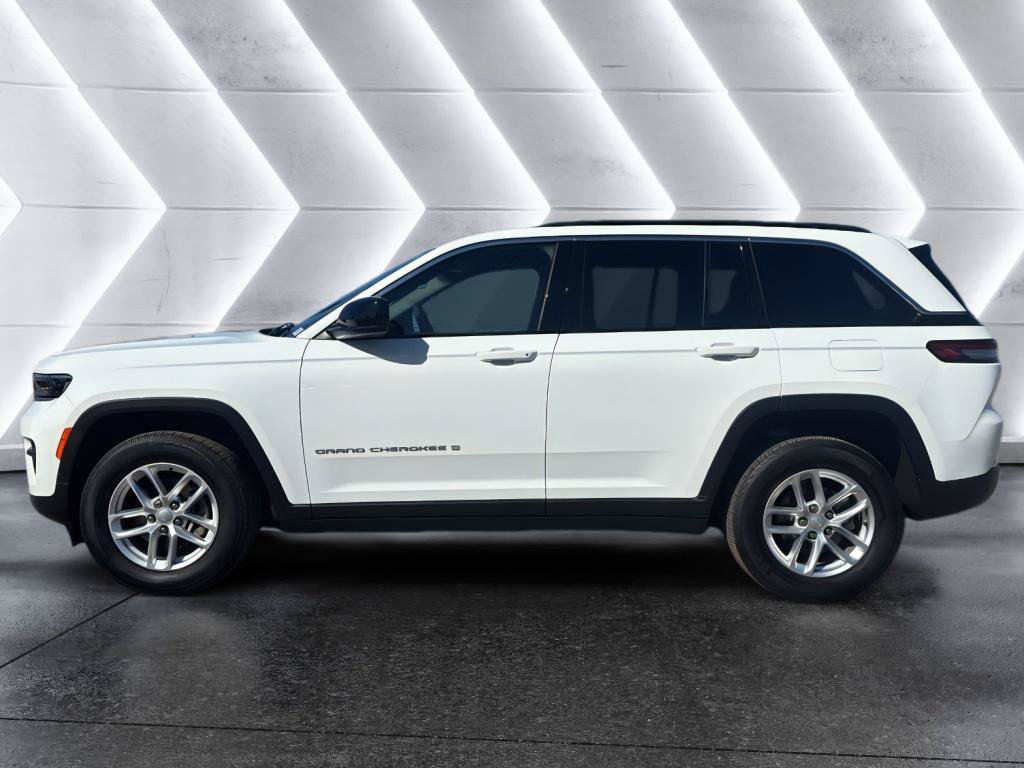 Used 2025 Jeep Grand Cherokee Laredo X RWD image 4