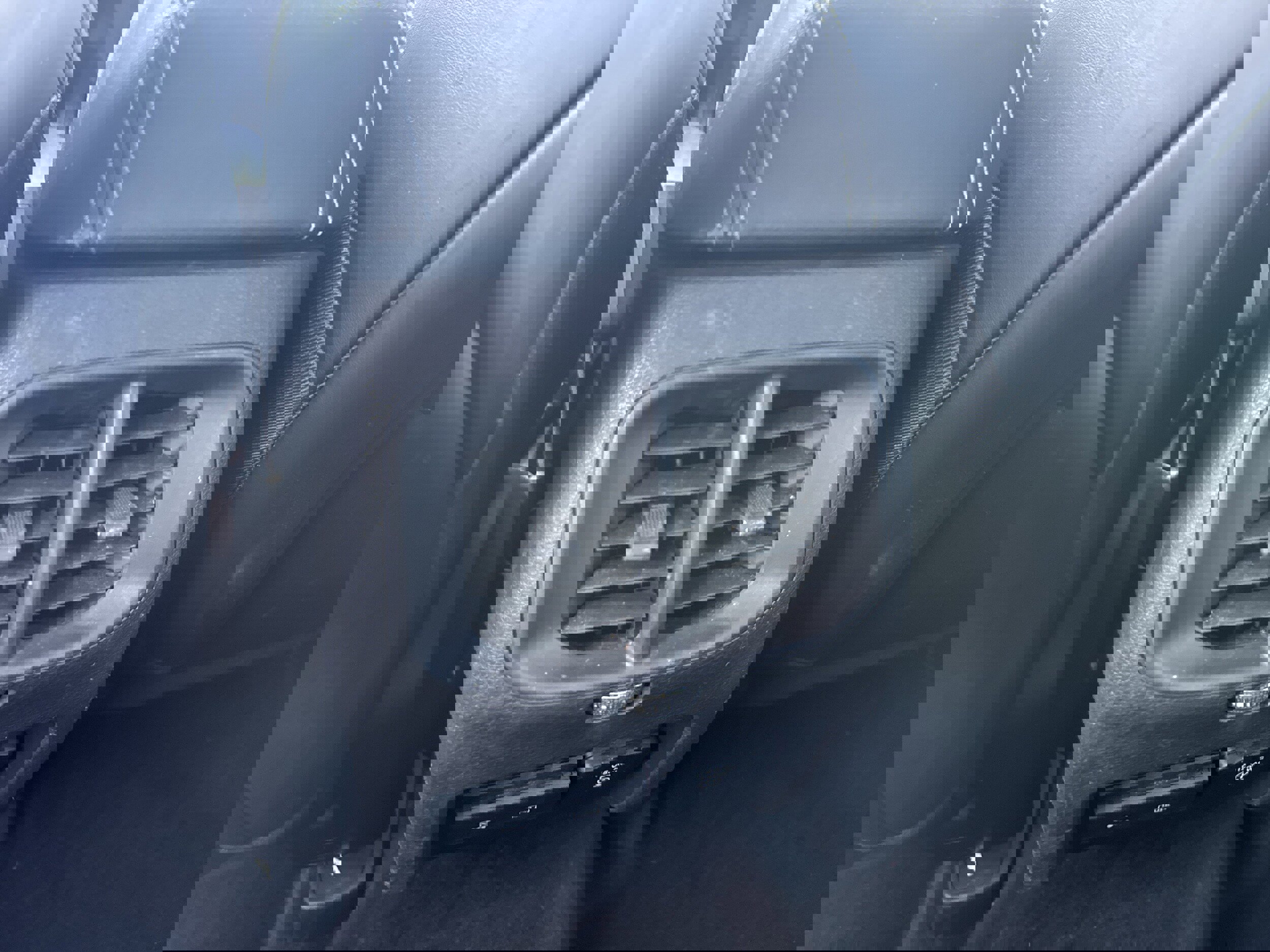 Used 2019 Jeep Cherokee Latitude Plus w/ Comfort/Convenience Group image 15