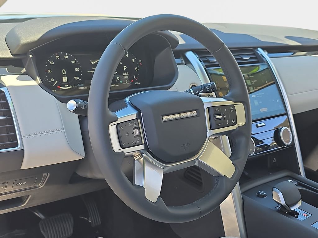 Certified 2025 Land Rover Discovery S image 18