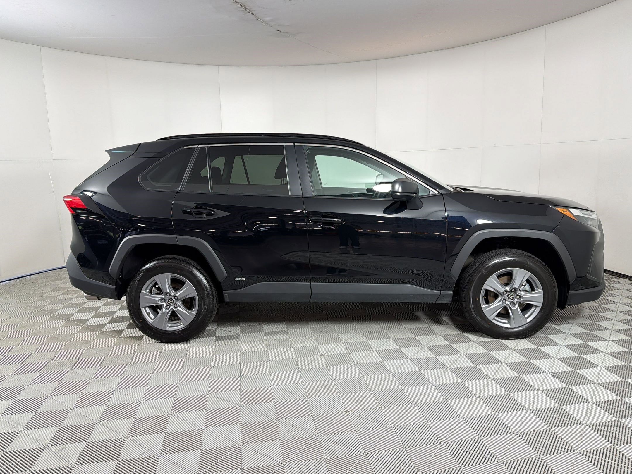 Used 2025 Toyota RAV4 LE image 8