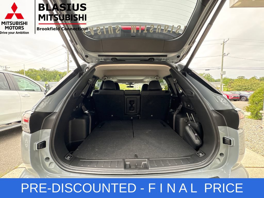 Used 2025 Mitsubishi Outlander AWD image 64