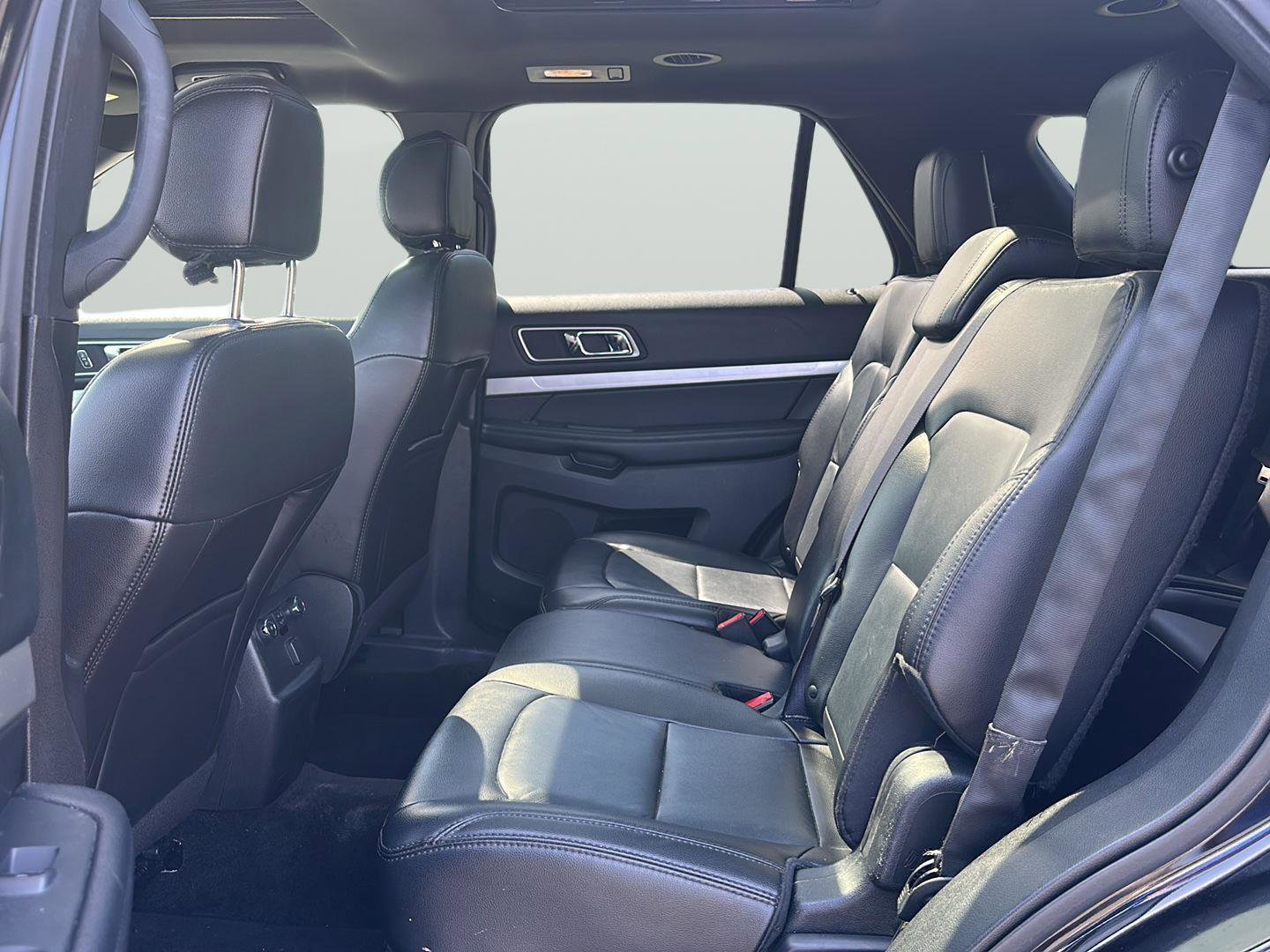 Used 2017 Ford Explorer XLT w/ Equipment Group 202A image 20