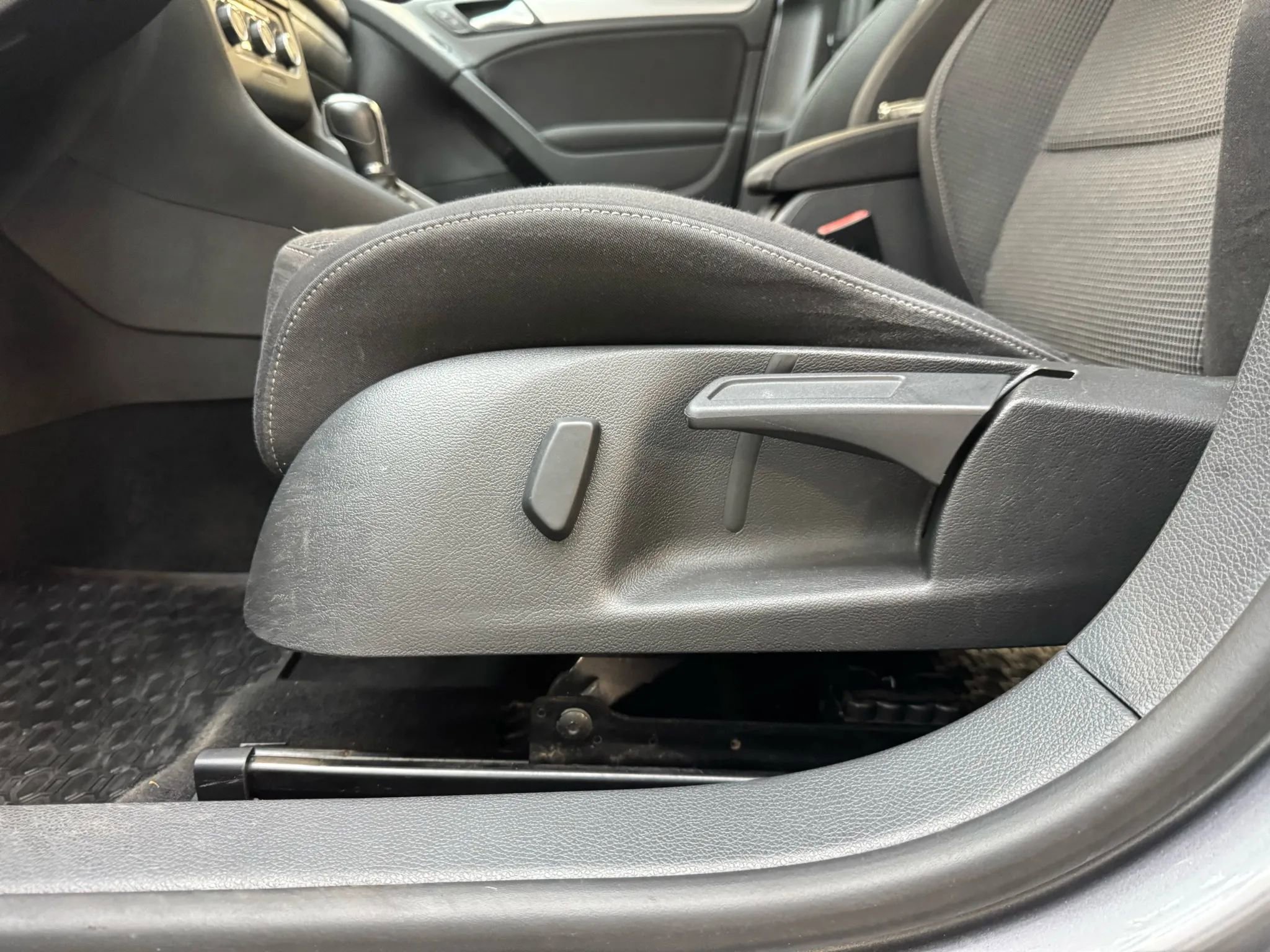 Used 2012 Volkswagen Golf TDI image 12