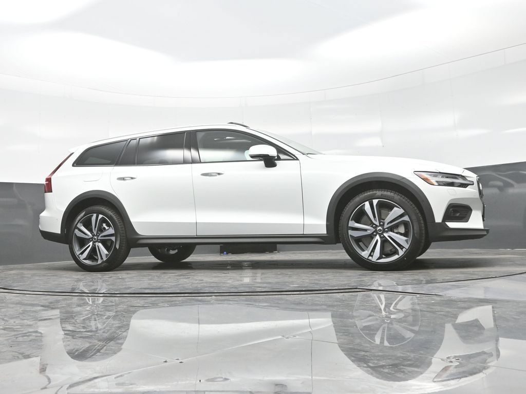 New 2026 Volvo V60 B5 Cross Country Plus w/ Protection Package Premier AWD/4WD image 27