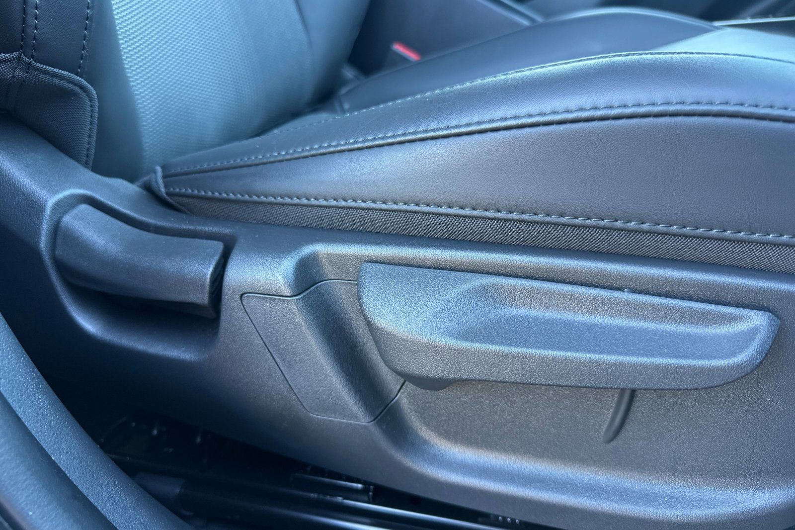 Certified 2025 Kia Niro EX w/ EX Cold Weather Package image 24