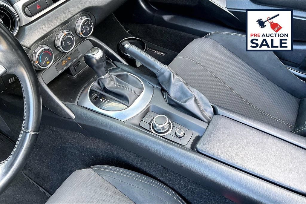 Used 2018 FIAT 124 Spider Classica w/ Technology & Siriusxm Group RWD image 17
