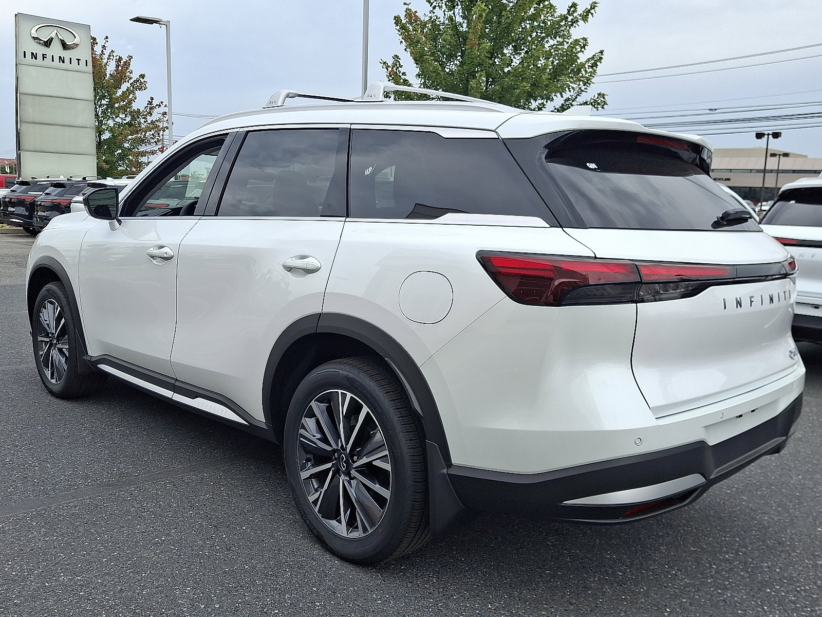 New 2026 INFINITI QX60 Luxe w/ Cargo Package image 3