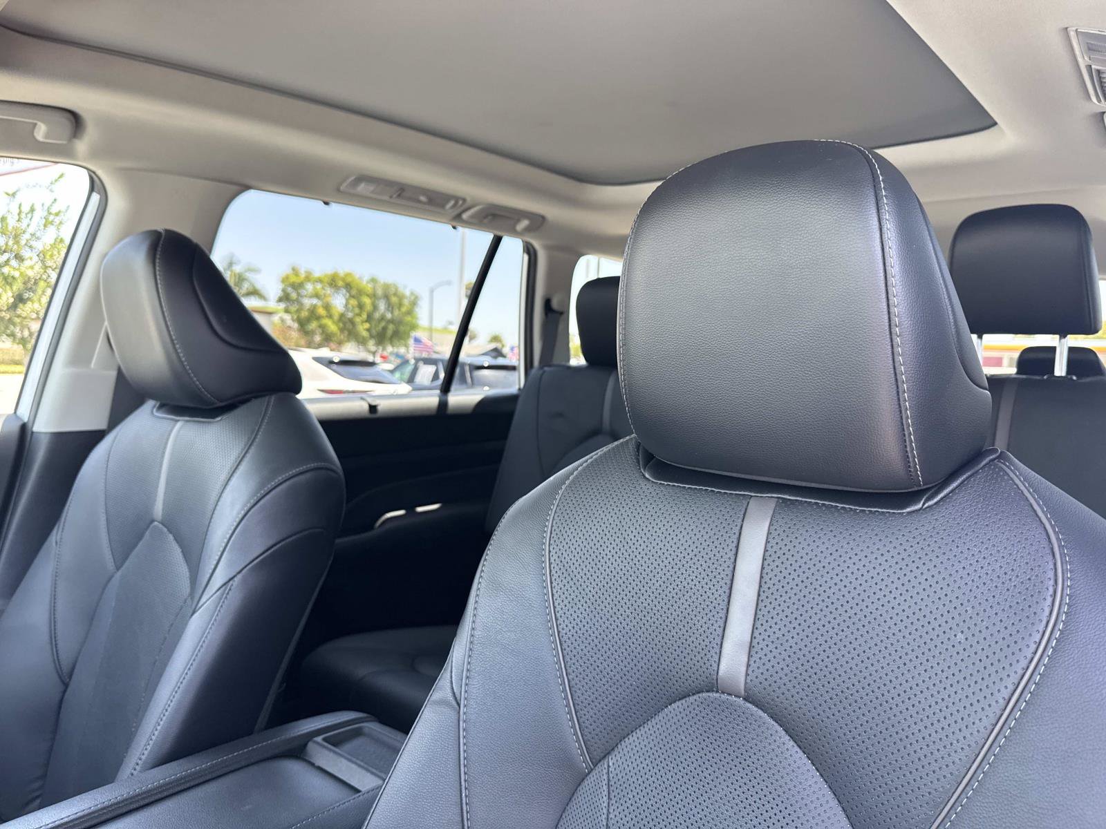 Used 2024 Toyota Grand Highlander AWD image 23