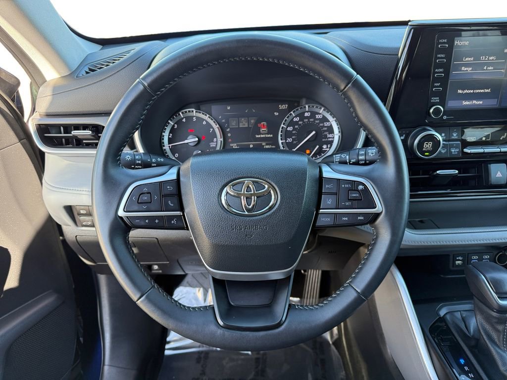Used 2022 Toyota Highlander XLE image 12