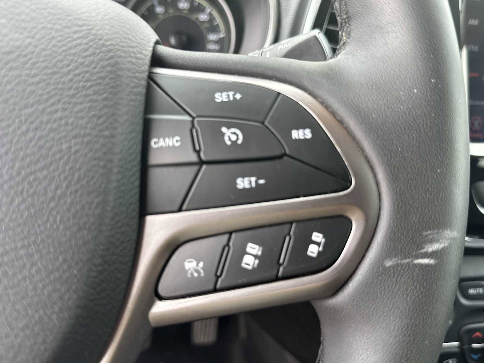 Used 2021 Jeep Cherokee Limited image 29