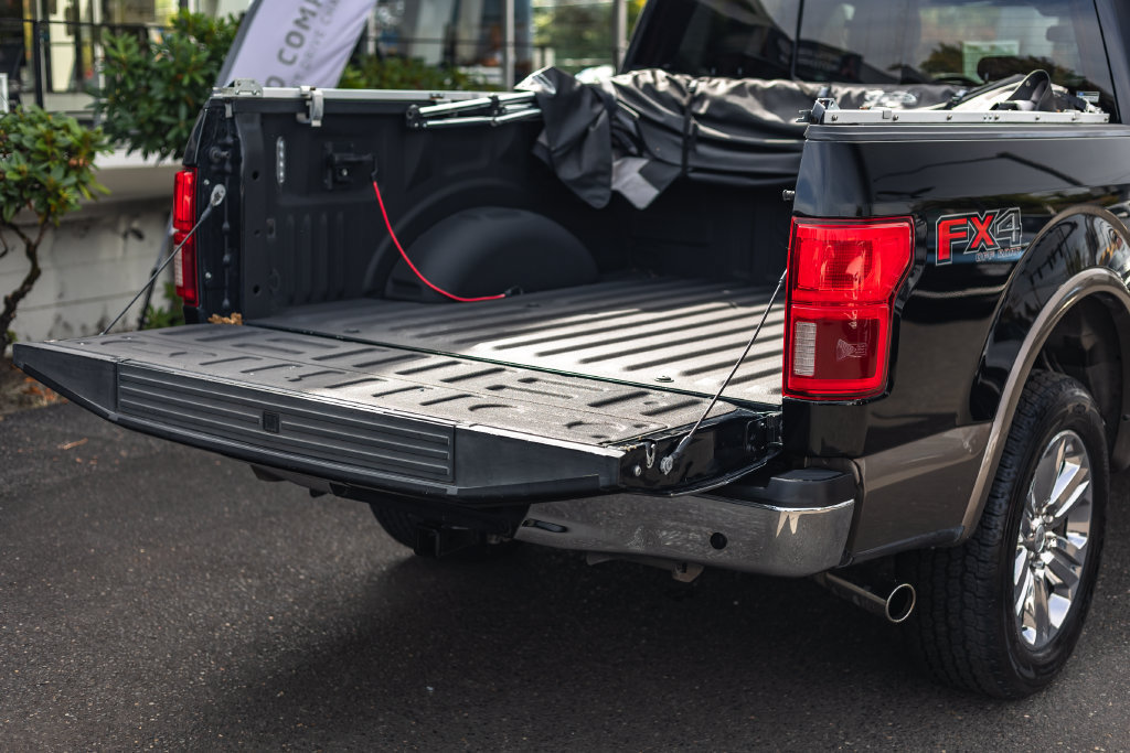 Used 2018 Ford F150 King Ranch w/ Equipment Group 601A Luxury AWD/4WD image 8