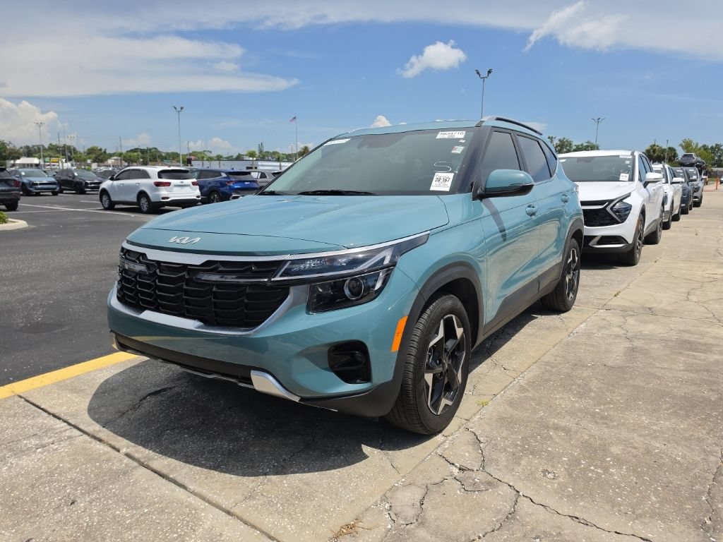 Certified 2025 Kia Seltos EX w/ EX Sunroof Package FWD image 4