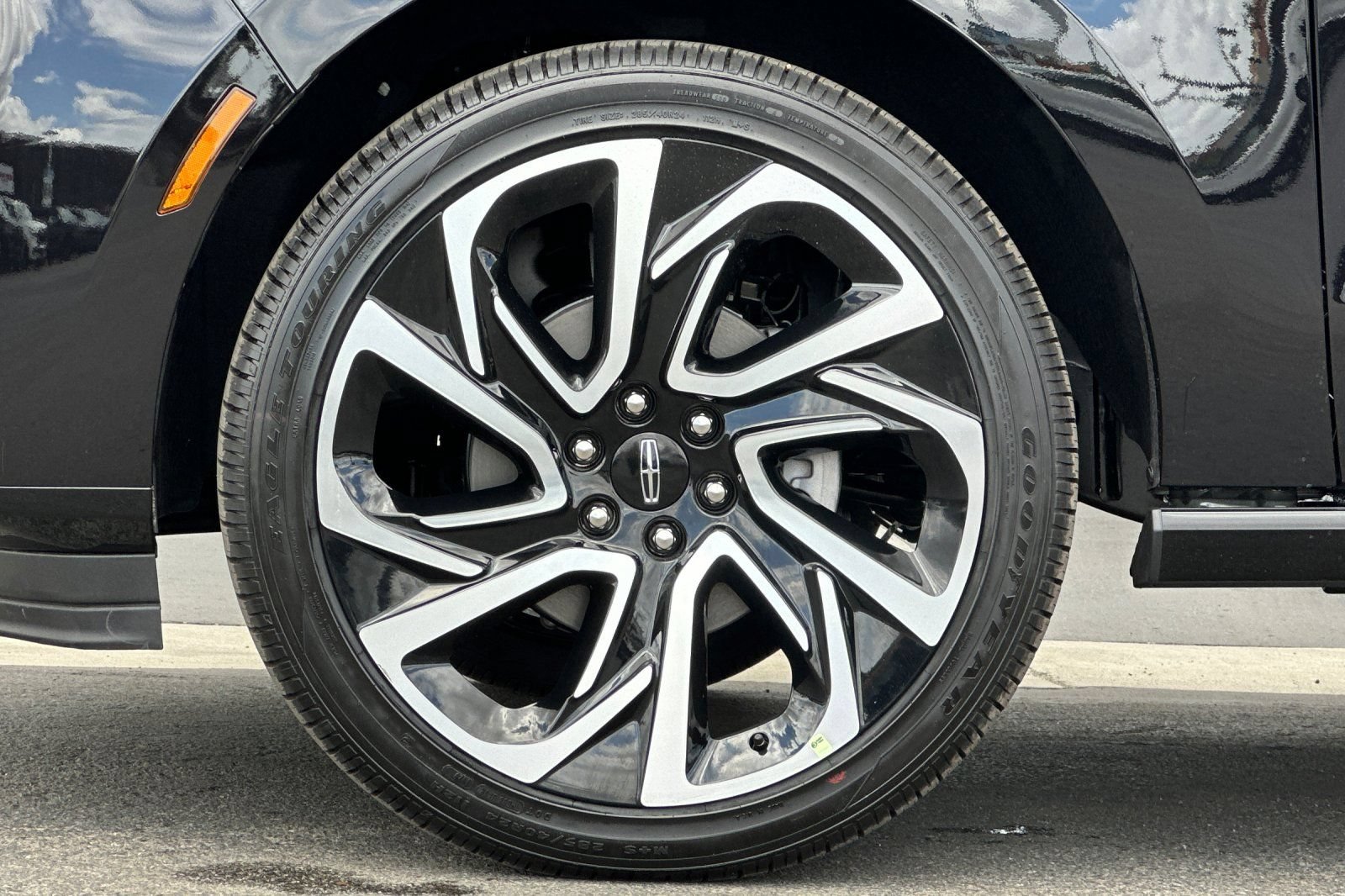 New 2026 Lincoln Navigator Reserve AWD/4WD image 26