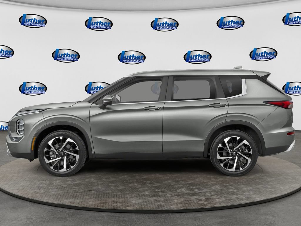 Used 2024 Mitsubishi Outlander AWD image 3