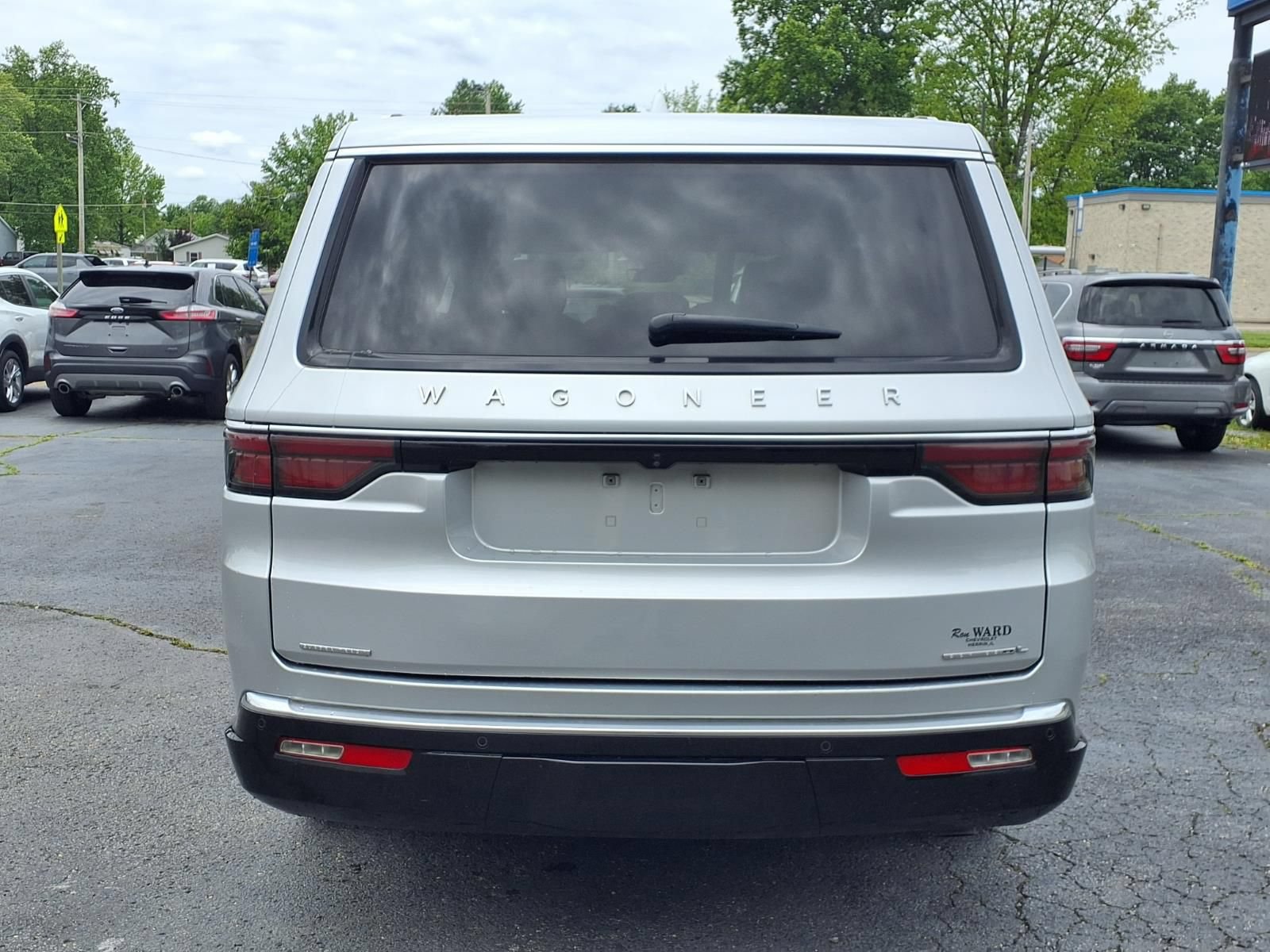 Used 2023 Jeep Wagoneer L Series II AWD/4WD image 30