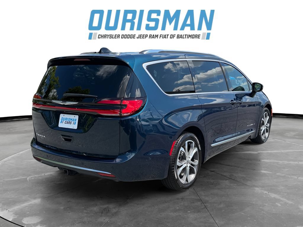 Used 2025 Chrysler Pacifica Pinnacle w/ Trailer Tow Group FWD image 6