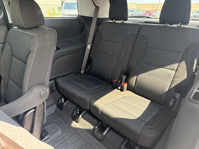Used 2023 GMC Acadia SLE w/ Driver Convenience Package FWD image 33
