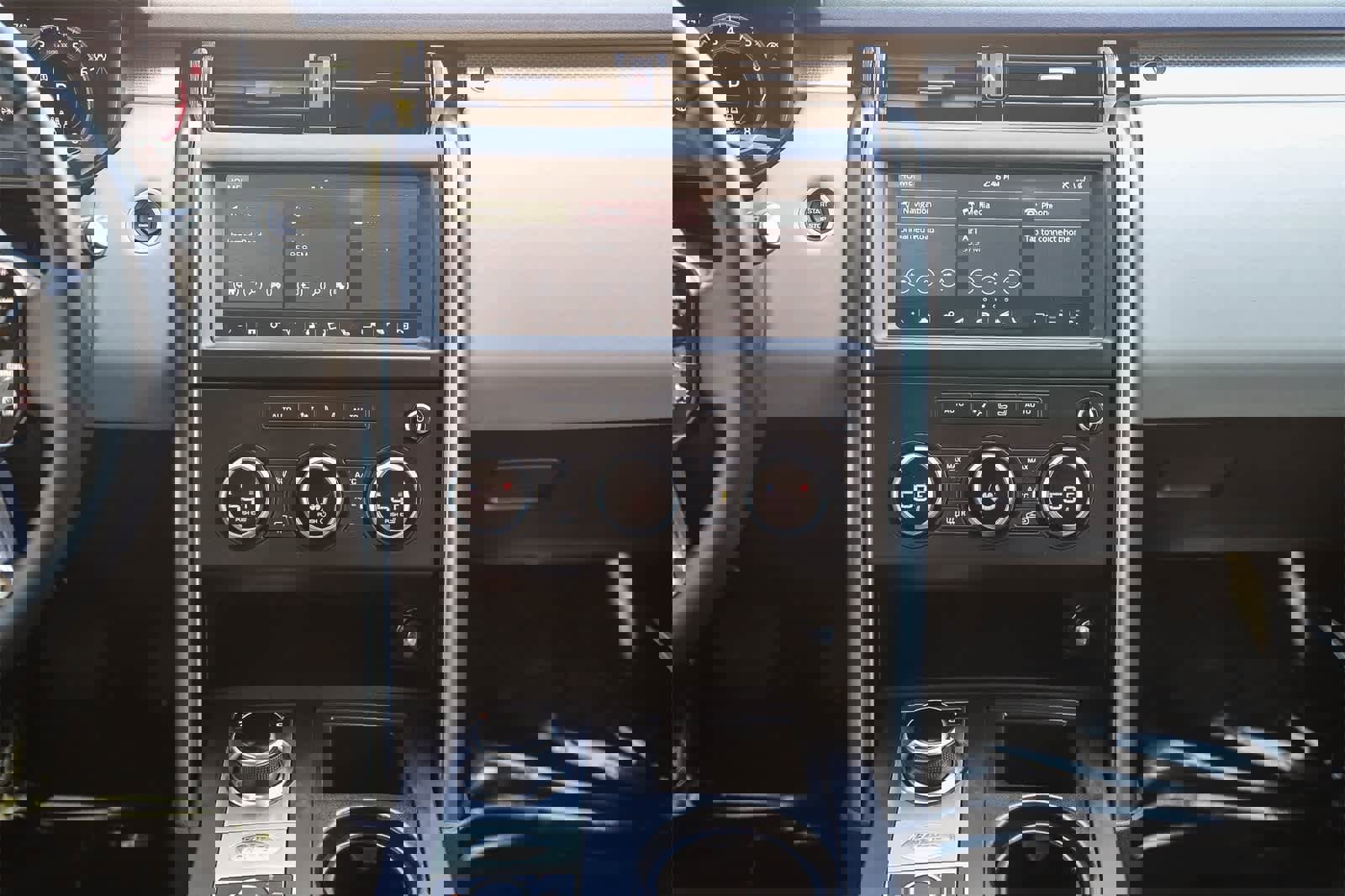 Used 2020 Land Rover Discovery Landmark image 13