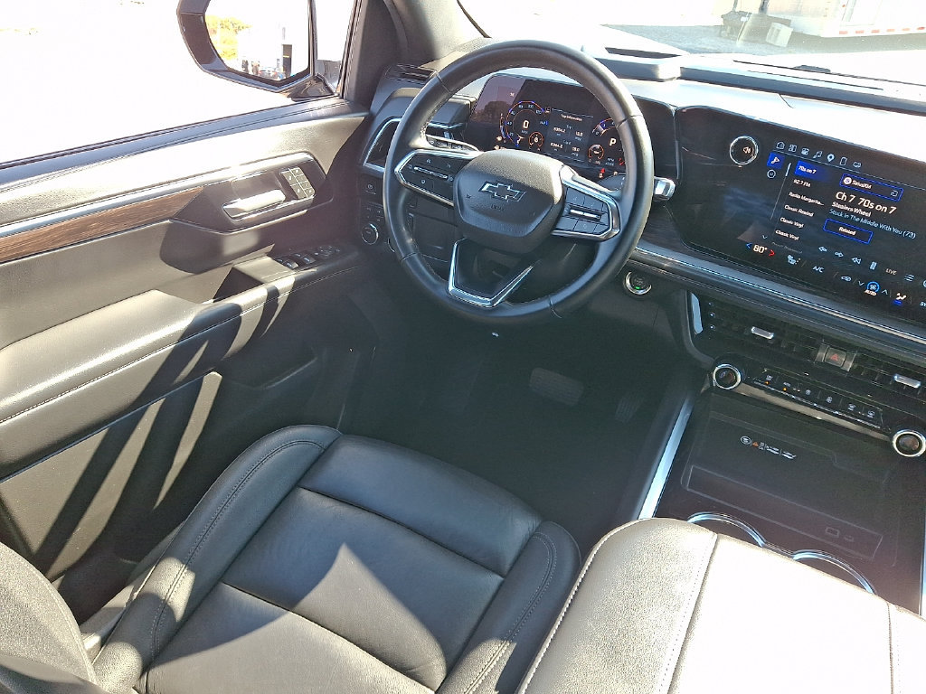 Used 2025 Chevrolet Suburban Z71 AWD/4WD image 15