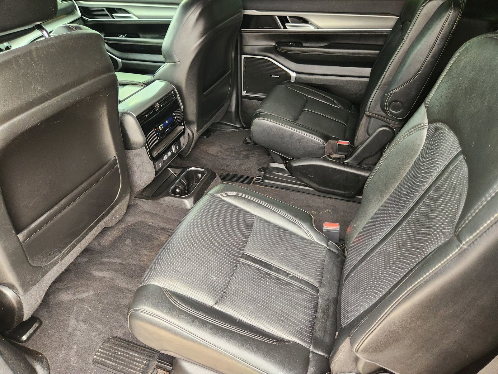 Used 2023 Jeep Wagoneer Series II AWD/4WD image 32