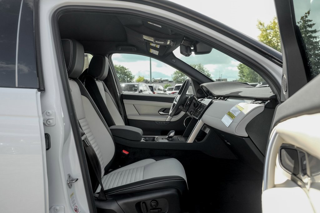 New 2025 Land Rover Discovery Sport Dynamic SE image 22