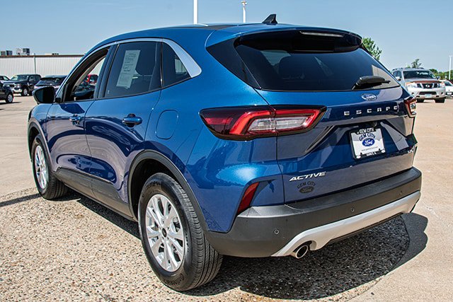 Used 2023 Ford Escape Active w/ Tech Pack #2 AWD/4WD image 3