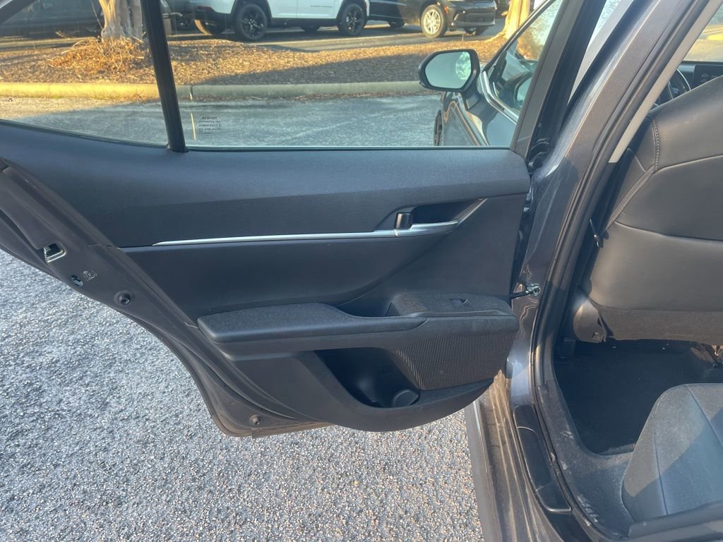 Used 2024 Toyota Camry SE image 10