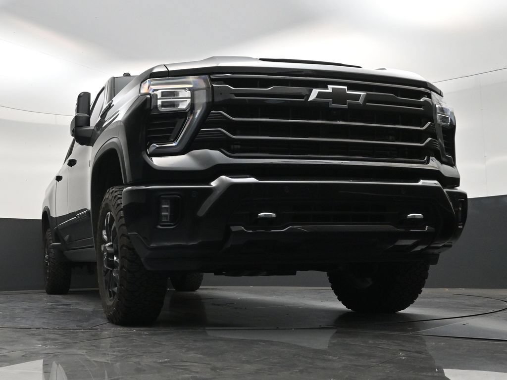 Used 2025 Chevrolet Silverado 2500 High Country w/ High Country Premium Package AWD/4WD image 26