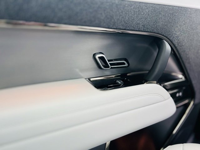 Used 2024 Land Rover Range Rover Sport SE image 16