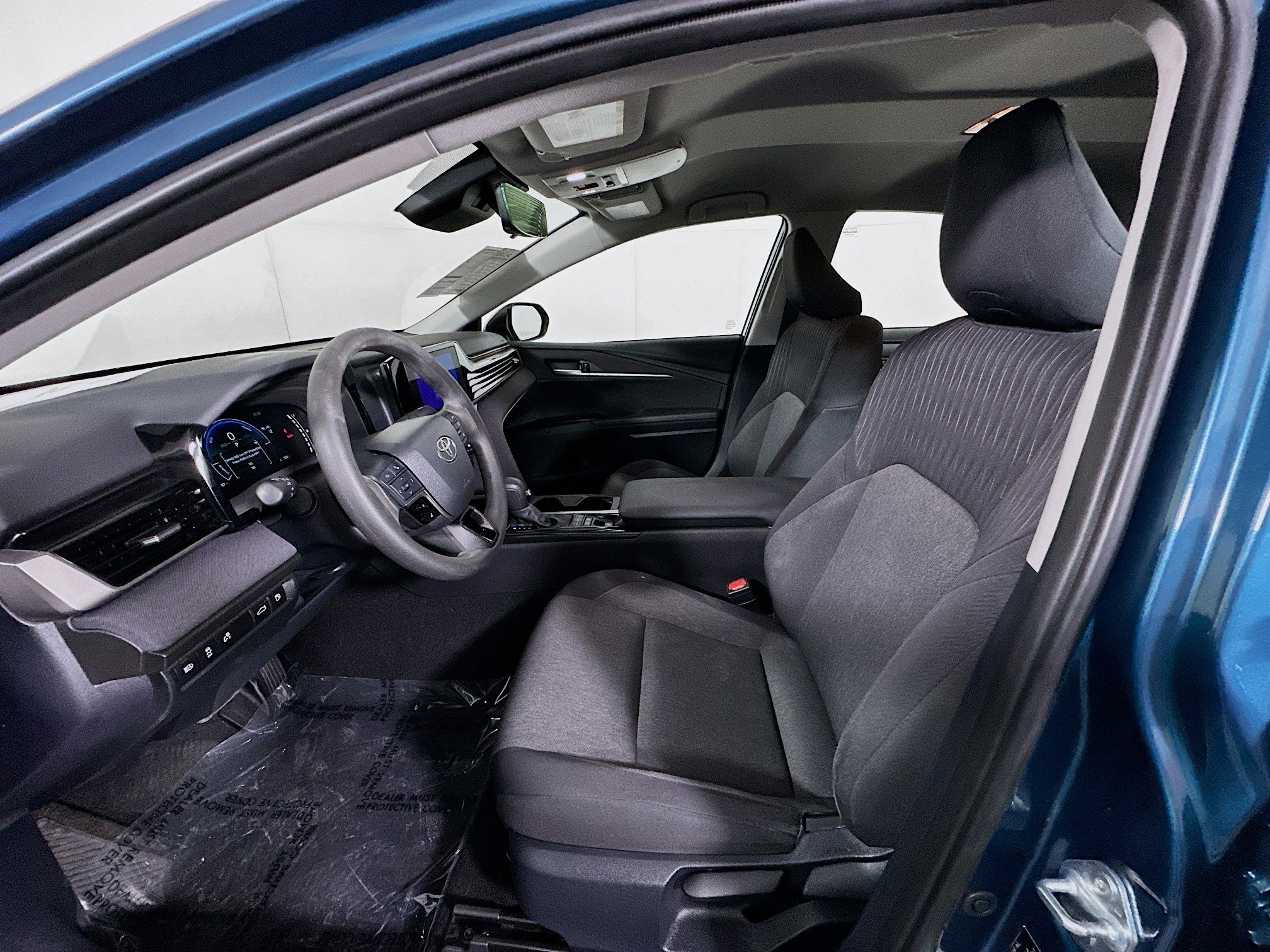 Used 2025 Toyota Camry LE image 12