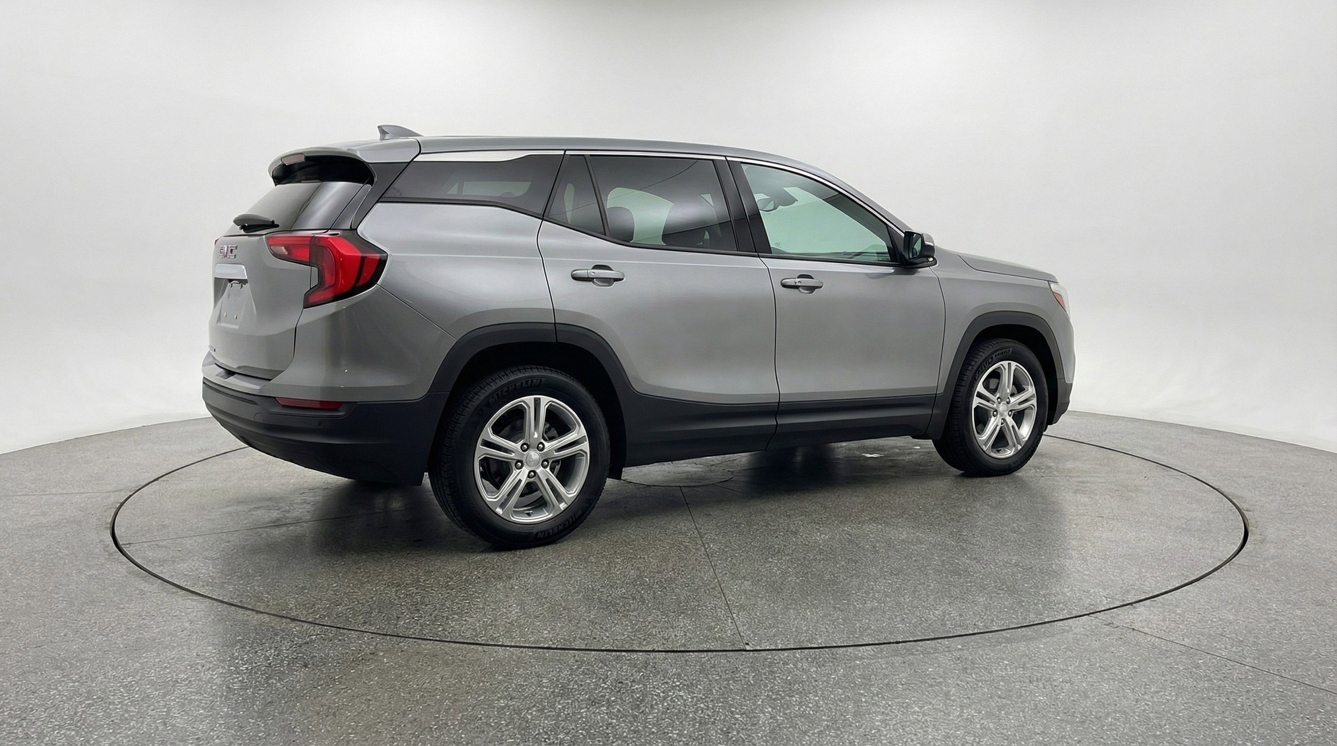 Used 2024 GMC Terrain SLE image 9