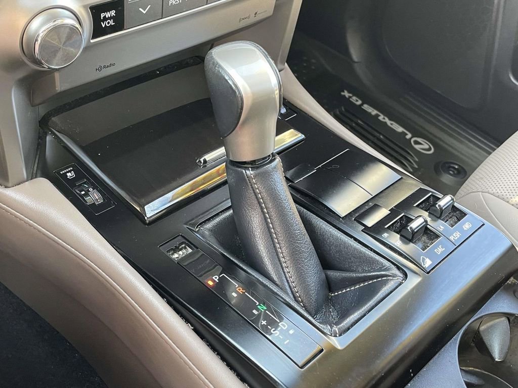 Used 2021 Lexus GX 460 w/ Accessory Package AWD/4WD image 25