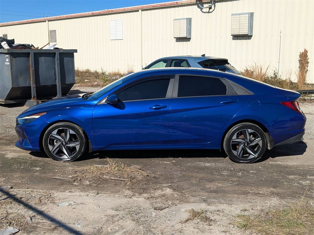 Used 2023 Hyundai Elantra SEL w/ Convenience Package image 9