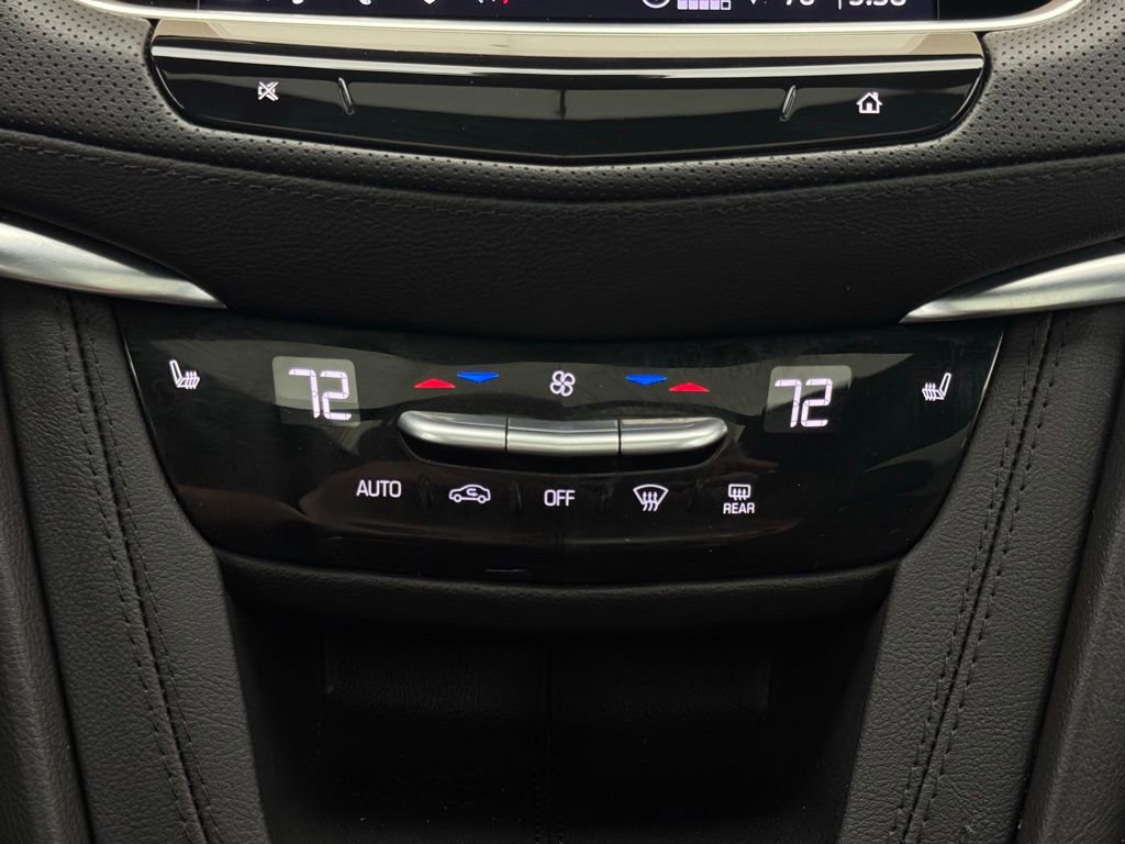 Used 2025 Cadillac XT6 Luxury w/ LPO, Floor Liner Package image 30