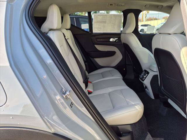 New 2026 Volvo XC40 B5 Ultra w/ Climate Package AWD/4WD image 13