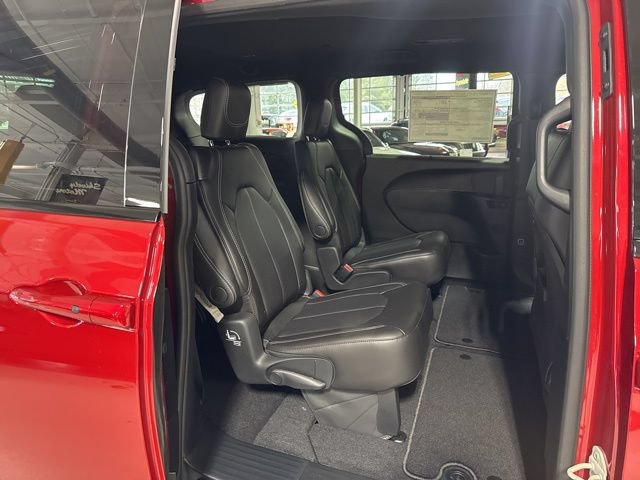 New 2026 Chrysler Pacifica Select AWD/4WD image 39