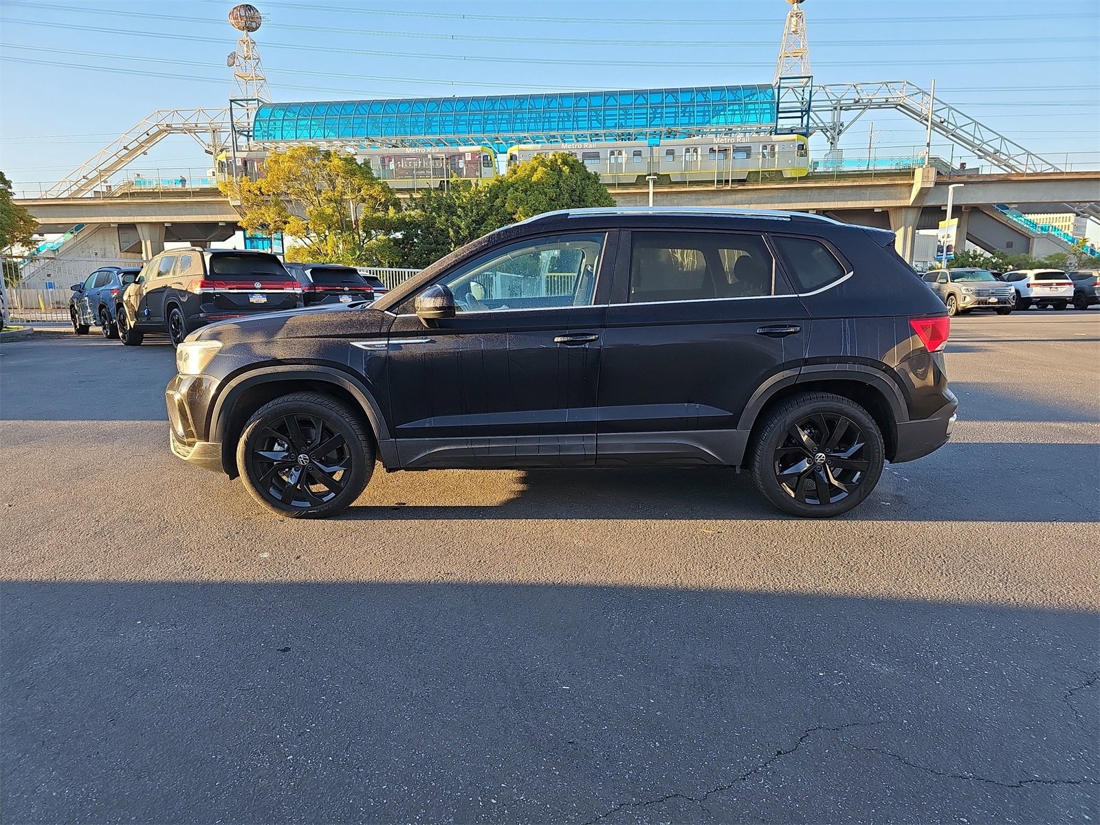 Used 2023 Volkswagen Taos SE w/ Panoramic Sunroof Package image 8