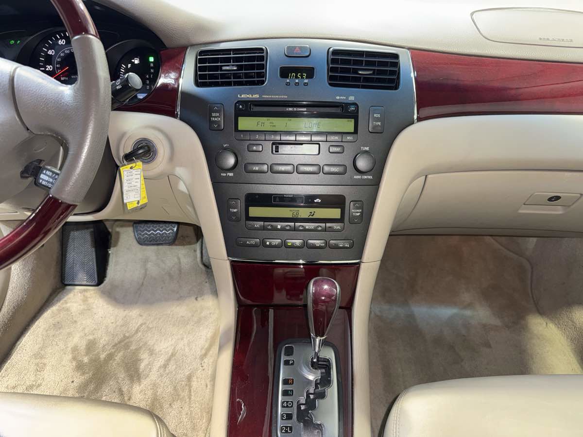 Used 2004 Lexus ES 330 image 21