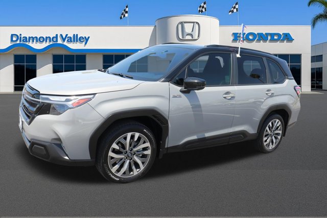 Used 2025 Subaru Forester Touring AWD/4WD image 3