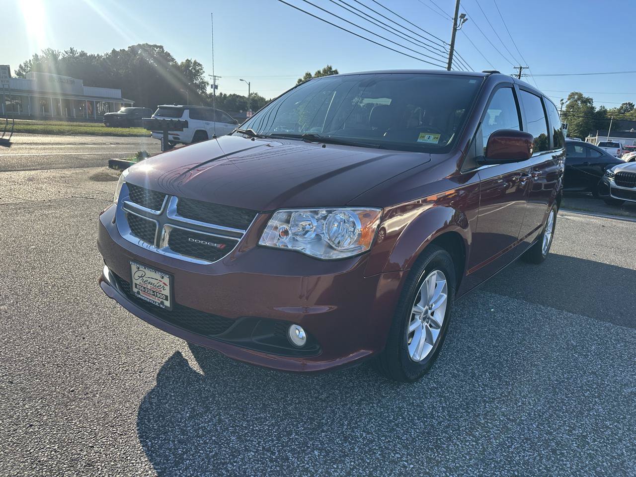 Used 2019 Dodge Grand Caravan SXT FWD image 1