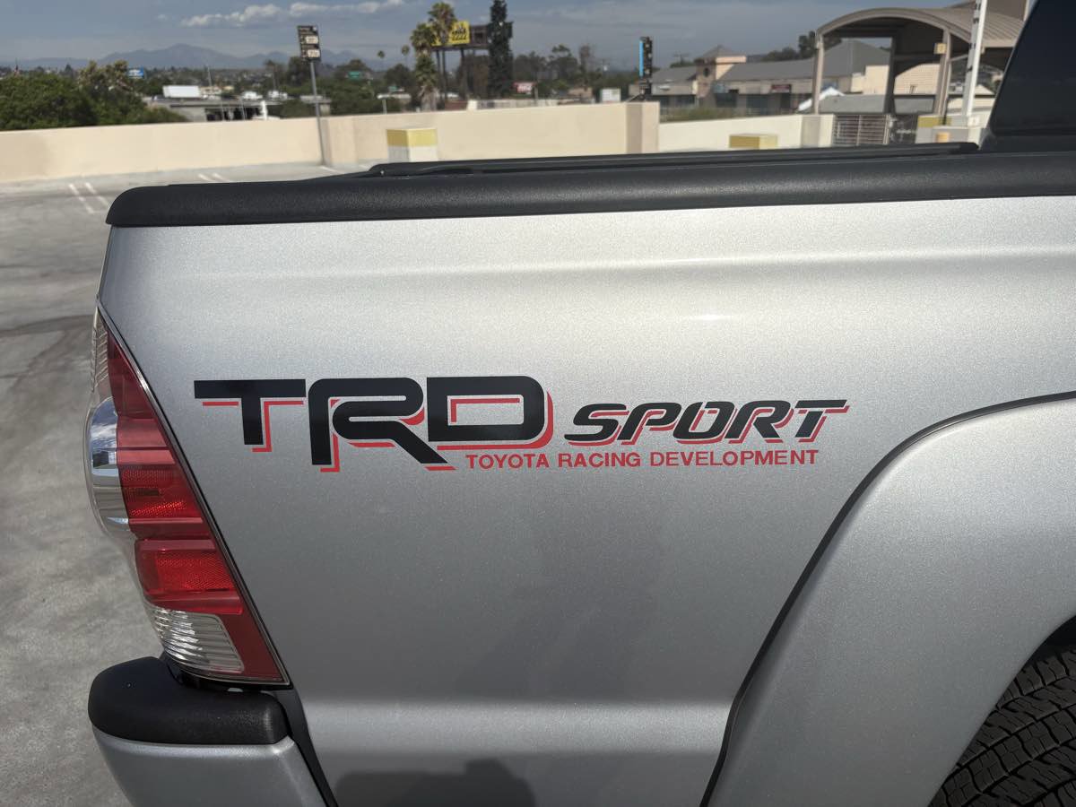 Used 2015 Toyota Tacoma PreRunner image 38