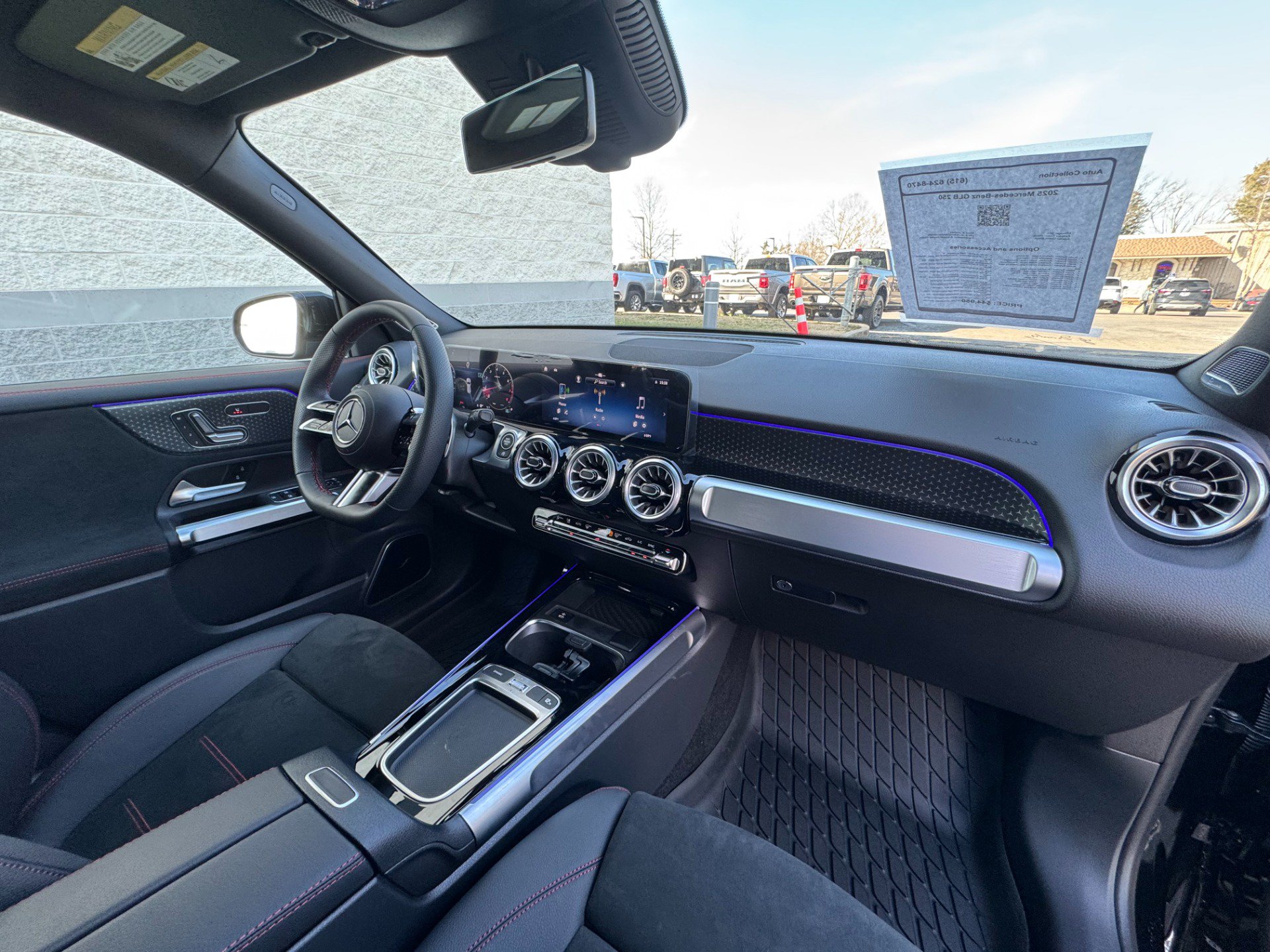 Used 2025 Mercedes-Benz GLB 250 w/ AMG Night Package image 21