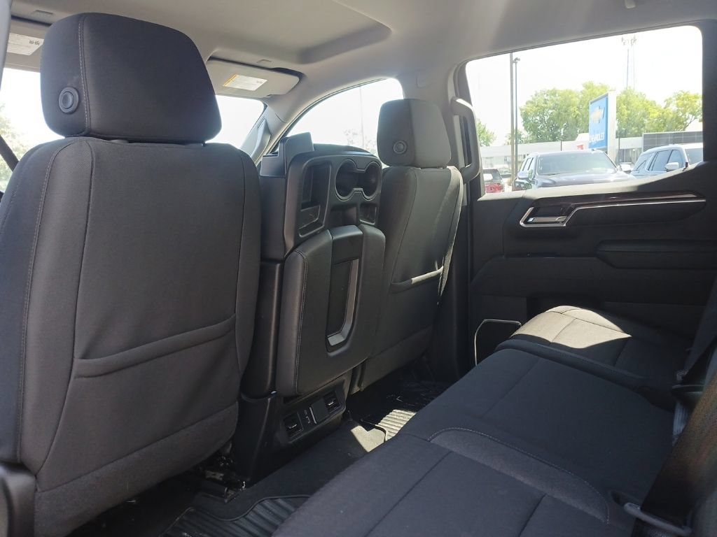 Used 2025 Chevrolet Silverado 1500 LT AWD/4WD image 30
