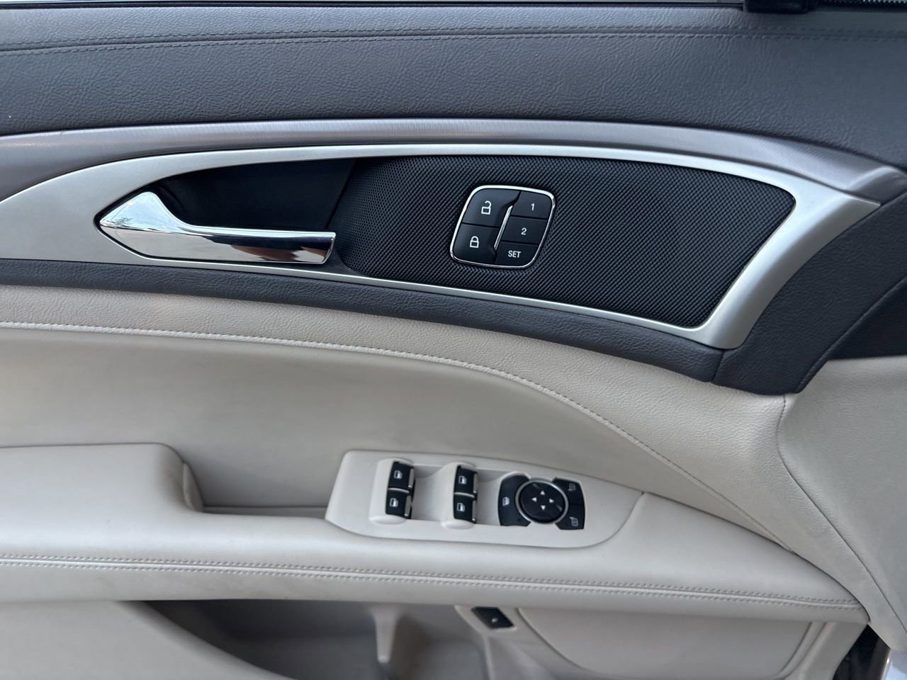 Used 2019 Lincoln MKZ Premiere image 14